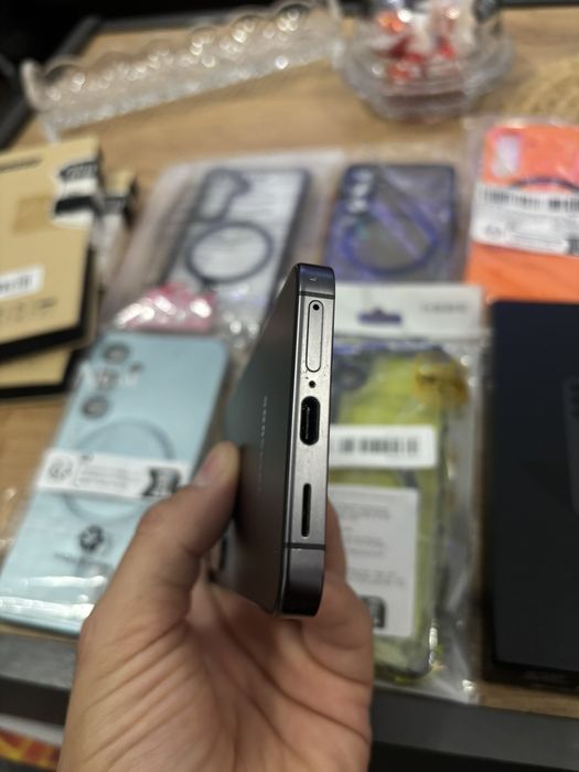 Samsung Galaxy S24, 256GB – Батерия 99% + Подарък 6 кейса и 4 стъклени протектора!