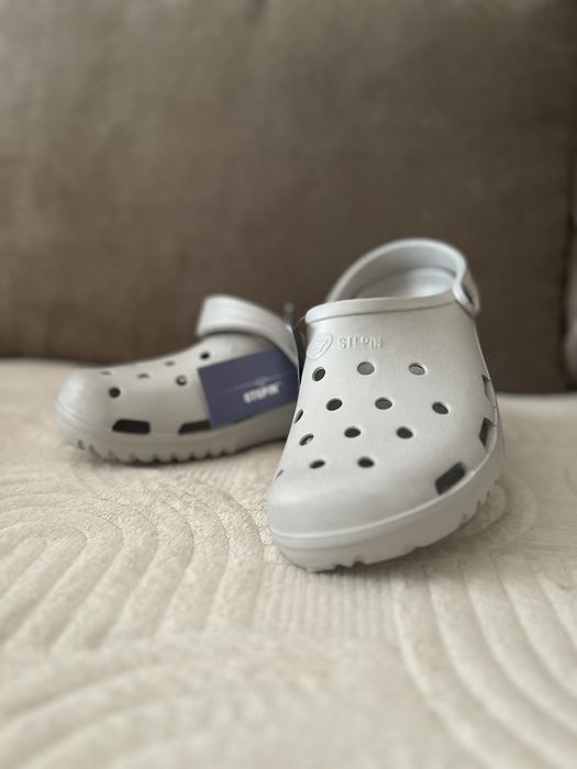 Продаются мед тапочки кроксы