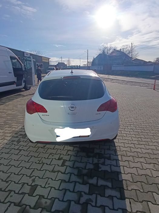 Vând Opel Astra J 1.7 cdti 2010