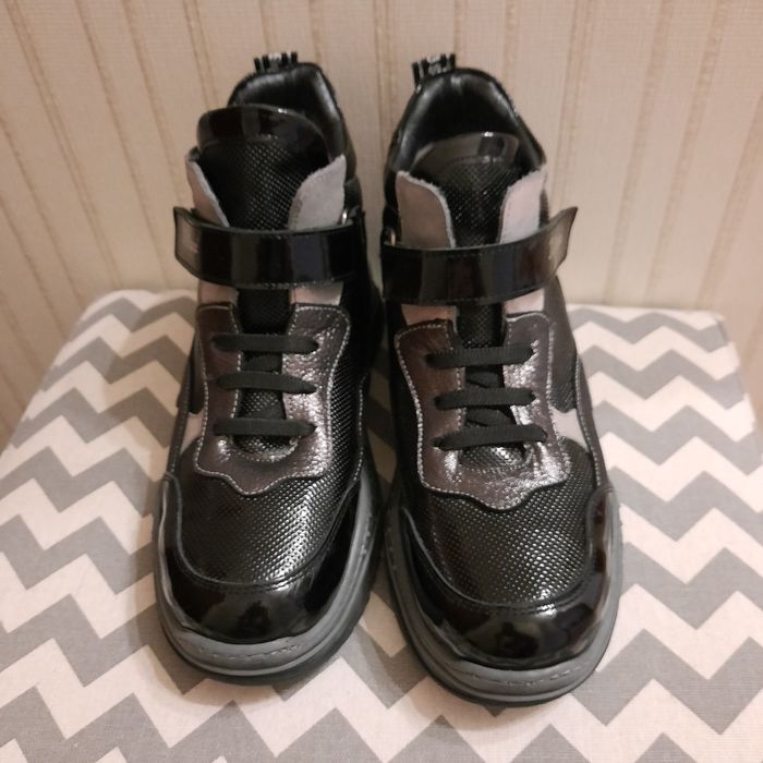 Продам кожаные ботинки Tiflani