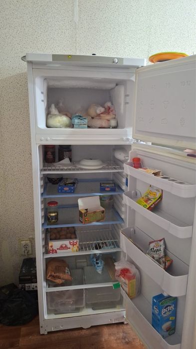 Продам Холодильник Indesit