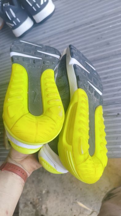 Nike Air Max 2090 в расцветке White Volt