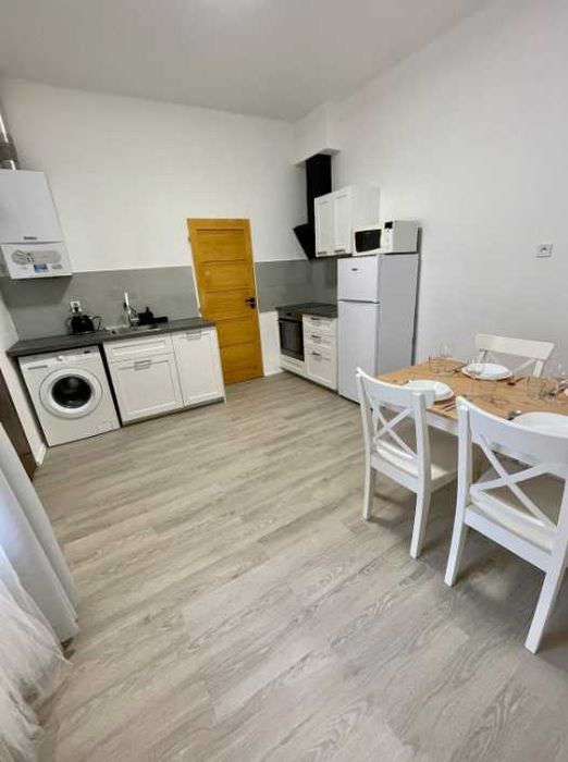 Дава се под наем Двустаен апартамент в Пловдив, Изгрев - 58 кв.м за 270.3 € - Снимка #1