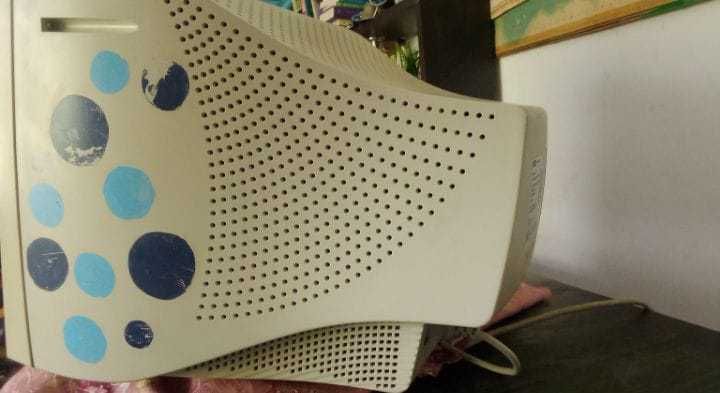 Monitor CRT 17" 7F A0C Germania Gmbh Gaming / Windows 98 - functional