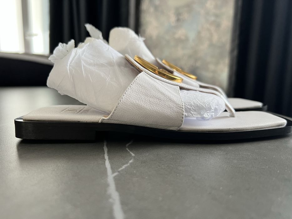 Продам новые кожаные шлепки