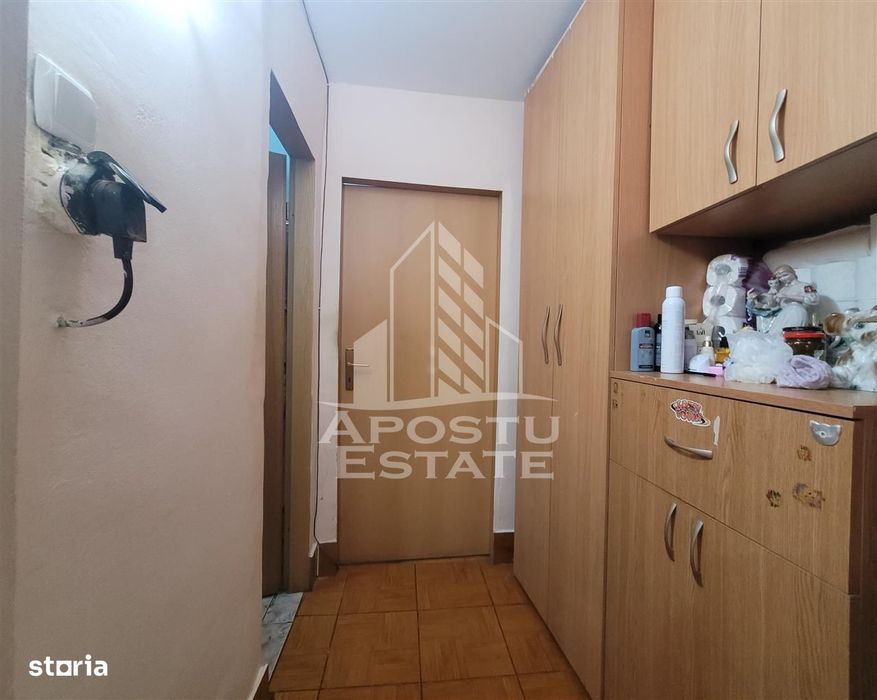 Apartament de vanzare cu 3 camere, 2 bai, zona Bucovina