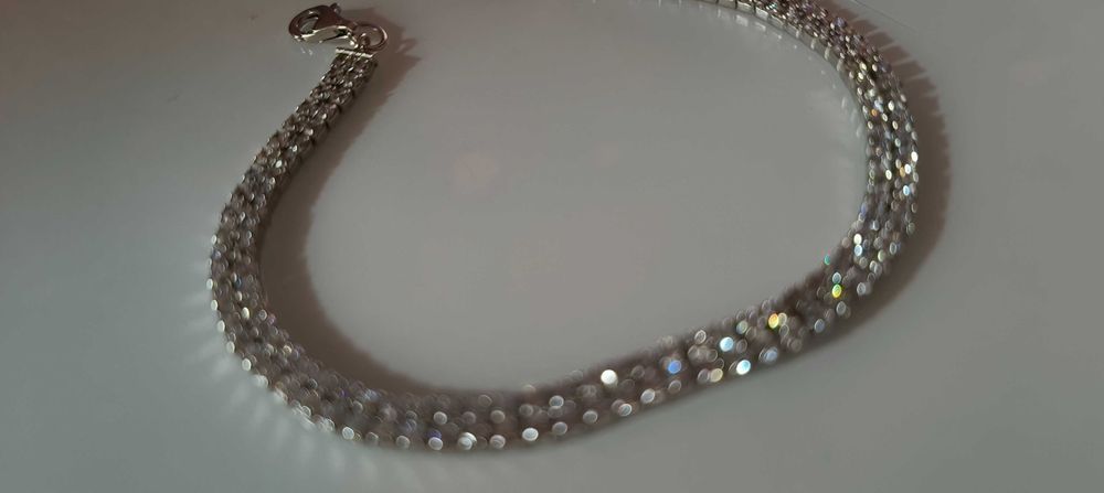 Дамска сребърна гривна с циркони