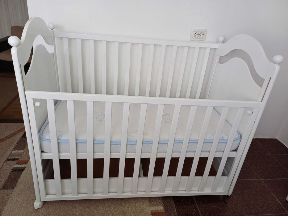Бебешка кошара с матрак и подарък обиколници и протектор за матрак.