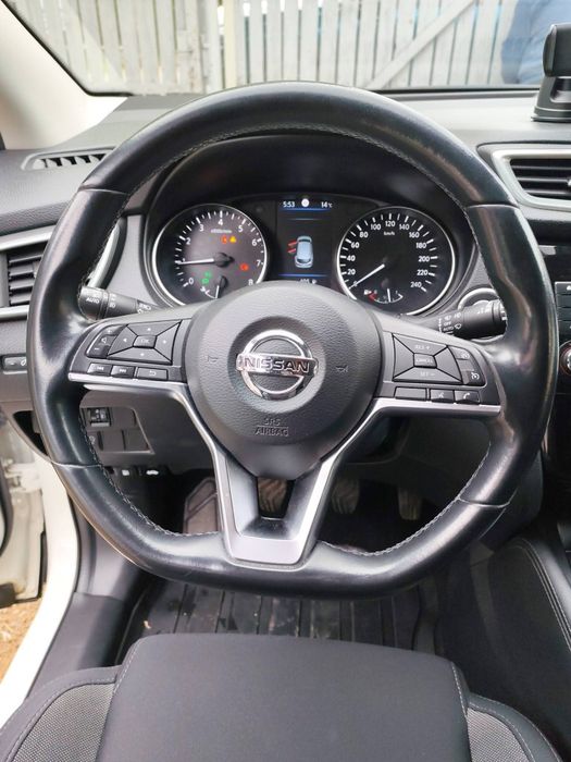 Nissan Qashqai N-Connecta panoramic