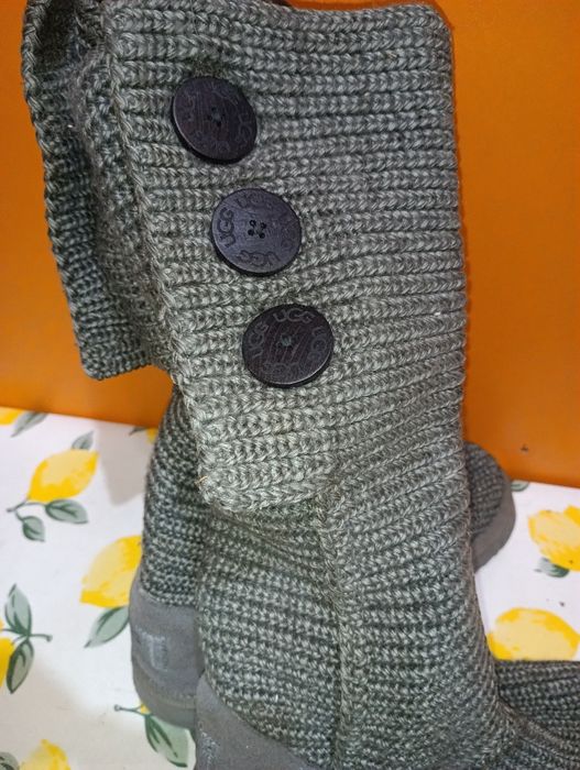 UGG ботуши плетени N 38