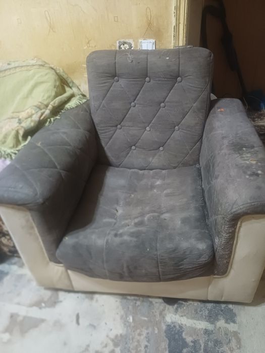 Мягкая мебель бу диван 2 кресла требуется реставрация
