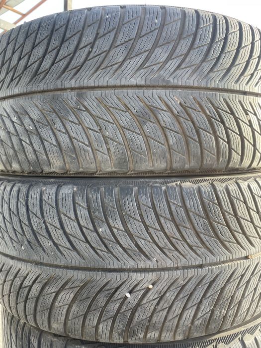 Гуми за кола 235 45 19 Michelin alpin 5