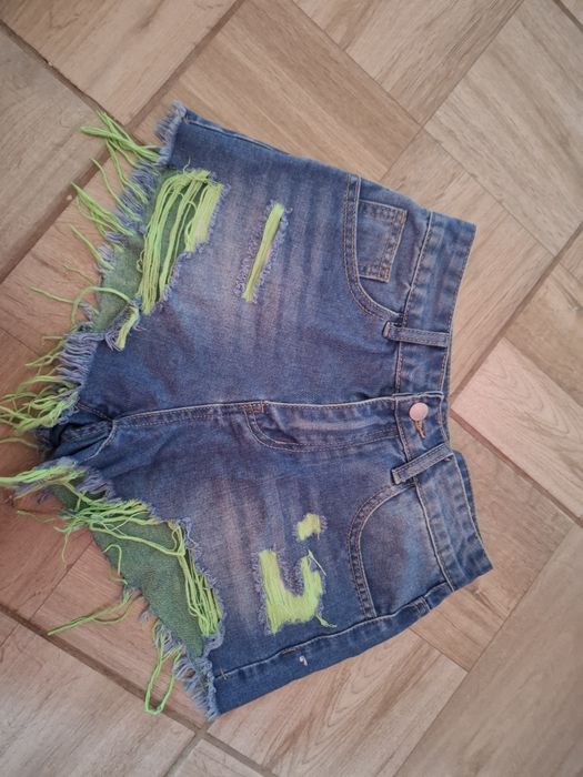 Pantalonii scurti