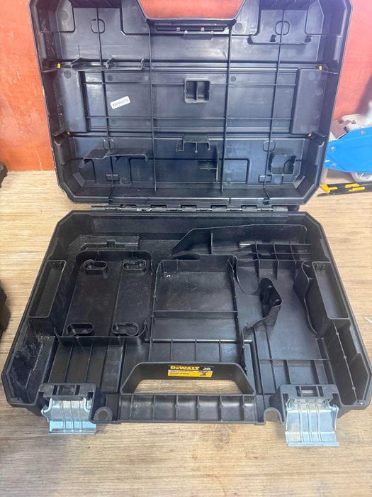 Кутии за инструменти DEWALT