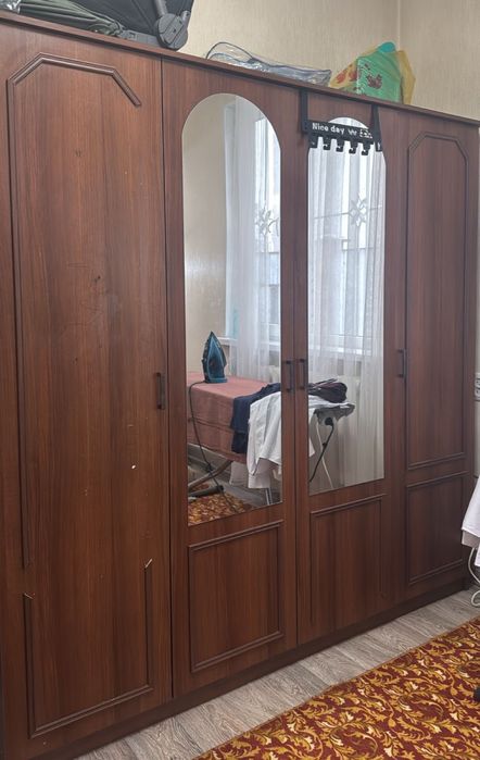 Шифоньер , комод с зеркалом ,тумба