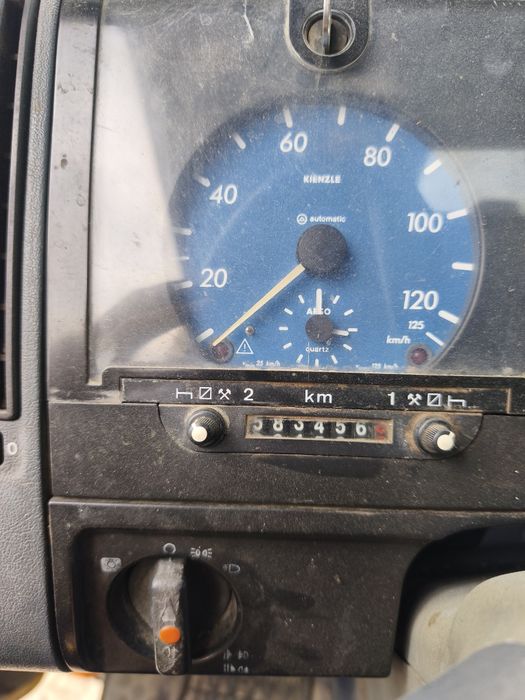 Platforma auto cu macara