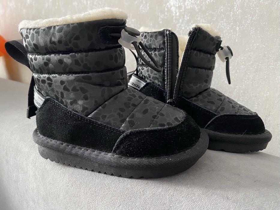 Продам угги на малыша