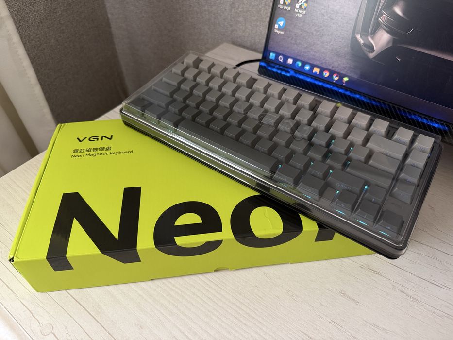 VGN Neon Magnetic keyboard