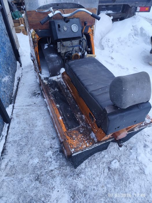 Продам снегоход буран