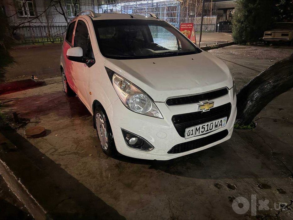 Сдаю в  сухую аренду автомобиль Спарк