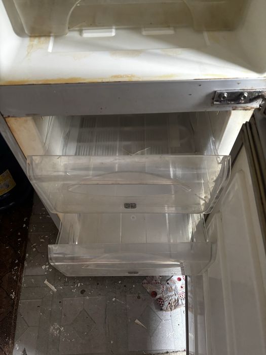 Холодильник двухкамерный Самсунг сотилади