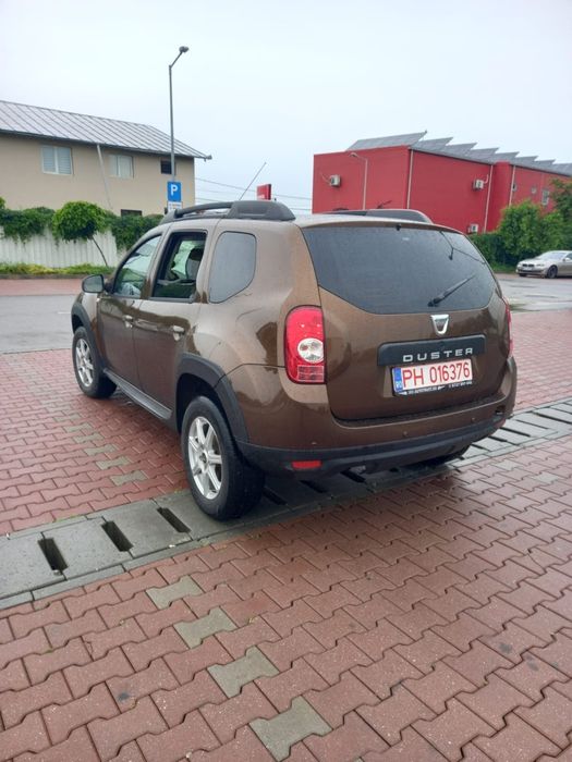Vând Dacia duster