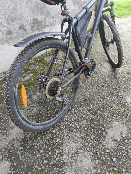 Vind bicicleta in perfecta stare de funcționare.