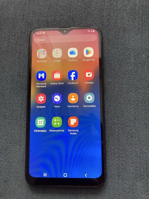 Продам Samsung A10.