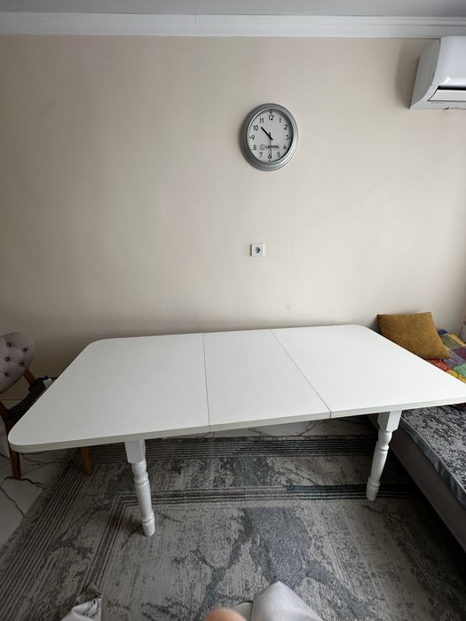 Стол белый, дерявянный