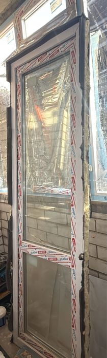 Двери            стекло