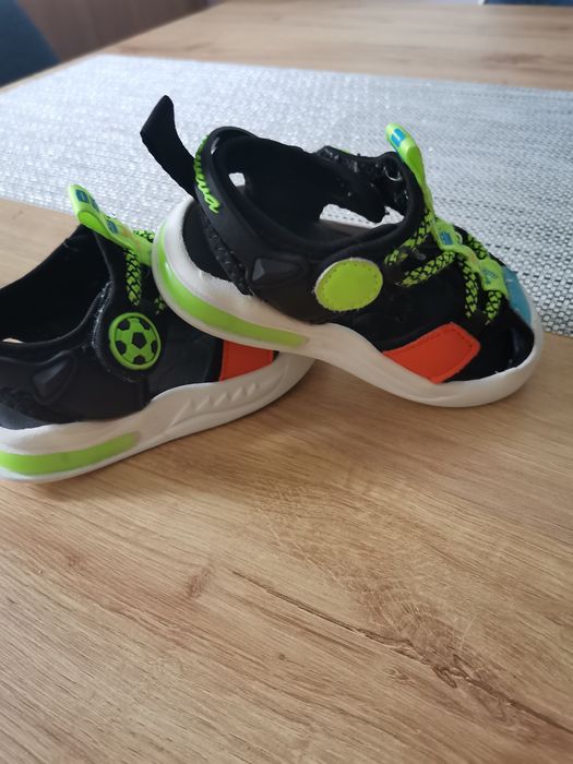 Sandale de vară de vânzare