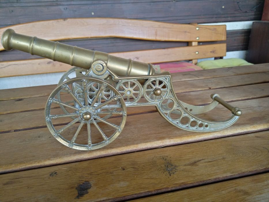 Продавам чифт огромни тежки старинни бронзови топове