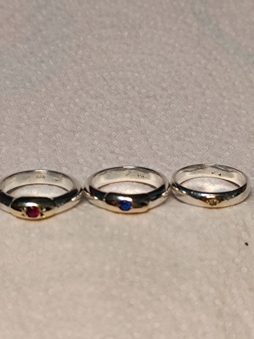 Vând 3 inele din argint și aur 14k.