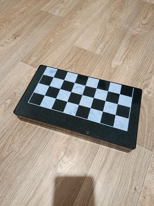 Шахмат продается