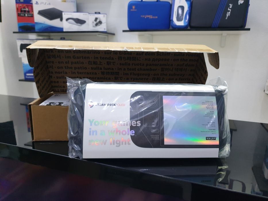 Портативная игровая консоль  Steam Deck OLED 1Tb