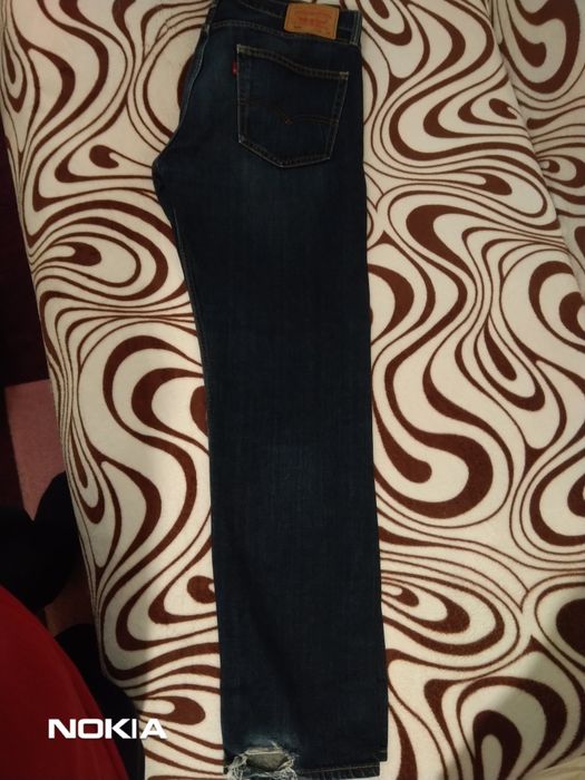 Vând blugi Levis w34