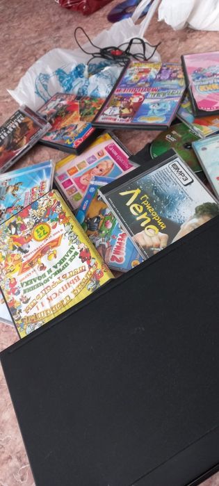 Продам видеоплейер с дисками