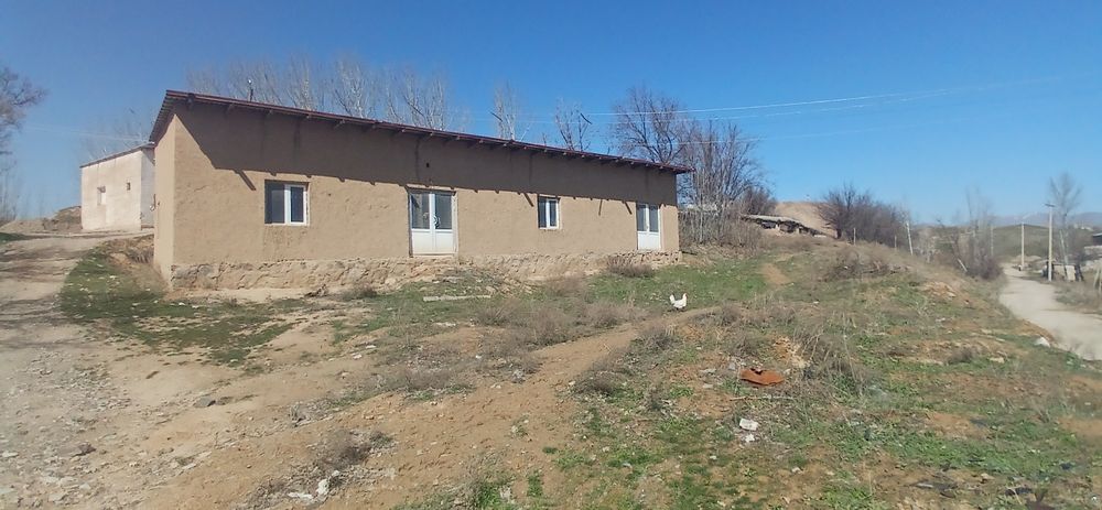 Uchaska 4 sotix dakument tayor 5 xona