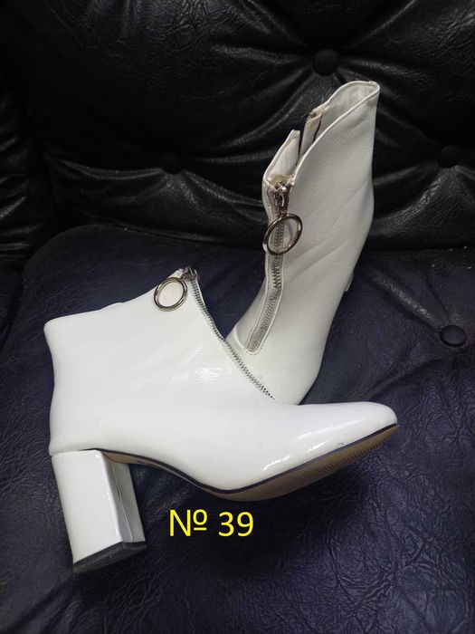 Бели боти - нови