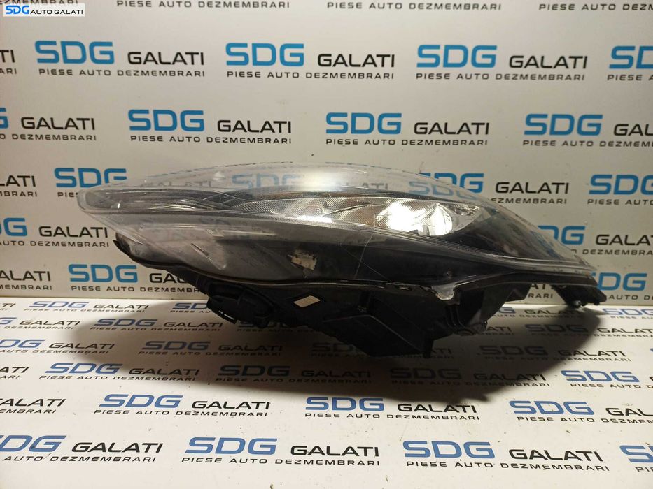Far Stanga FARA Xenon Ford Focus 3 2010 - 2015 [L0945]