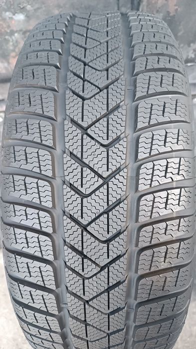 245/45/18 Pirelli Дот 0424