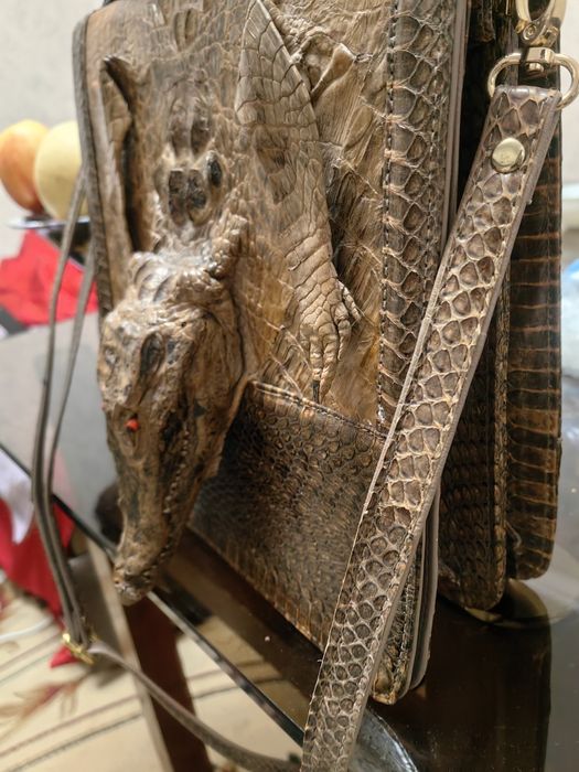 Срочно новая сумочка из натуральной кожи крокодила и кобры