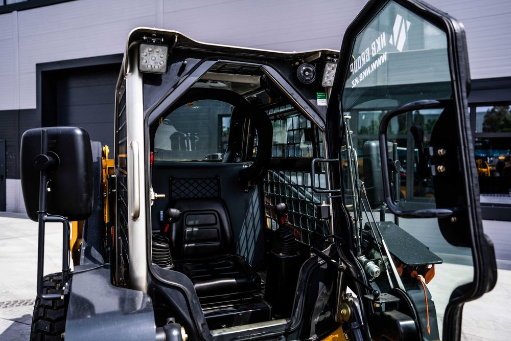 Мини-фронтальный погрузчик LiuGong 385B