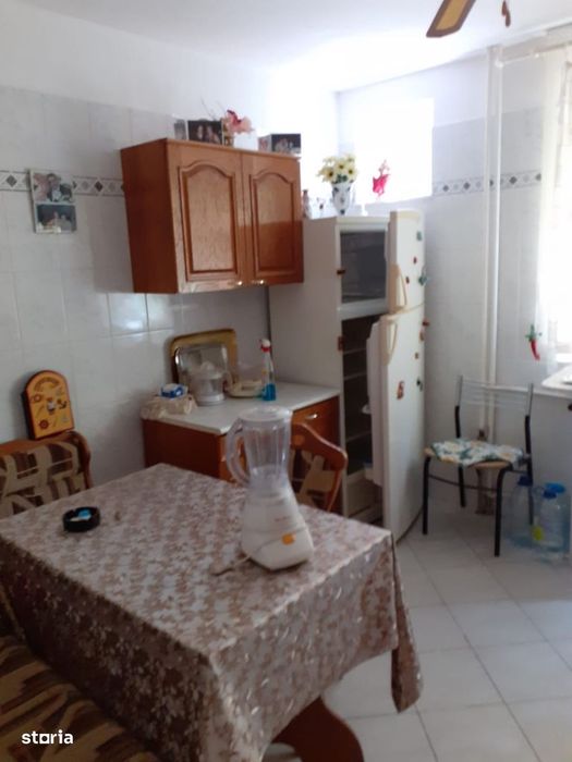 Apartament 4 camere, balcon, 90mp, etaj 1