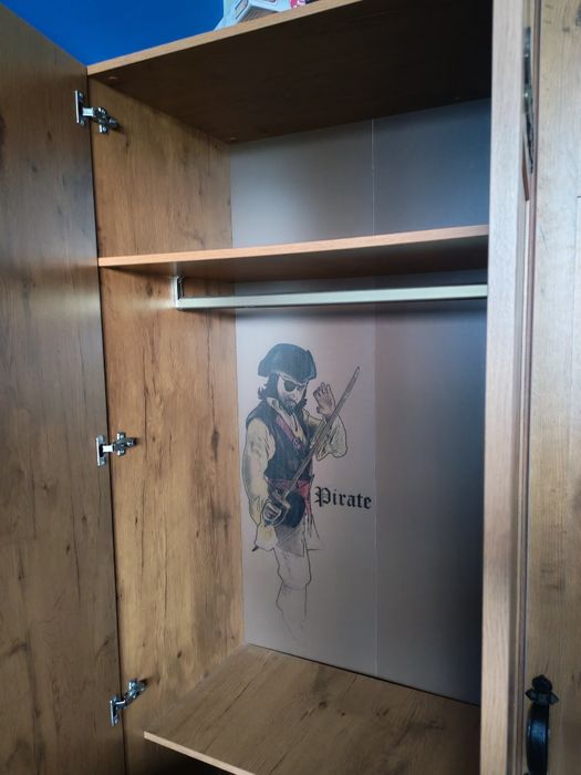 Гардероб с пиратски мотив