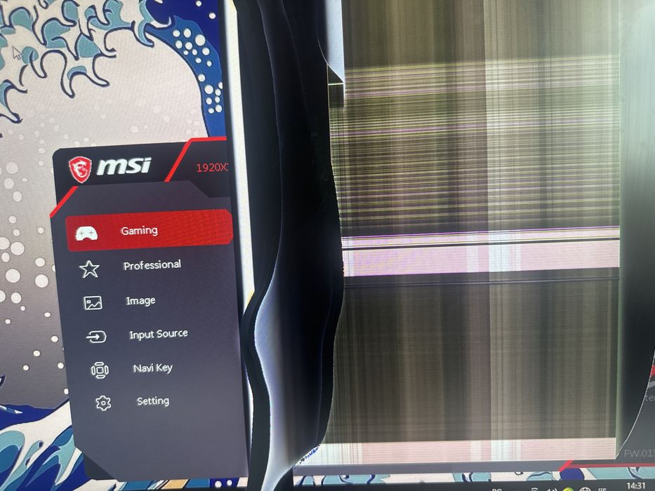 Продавам счупен монитор 144hz.