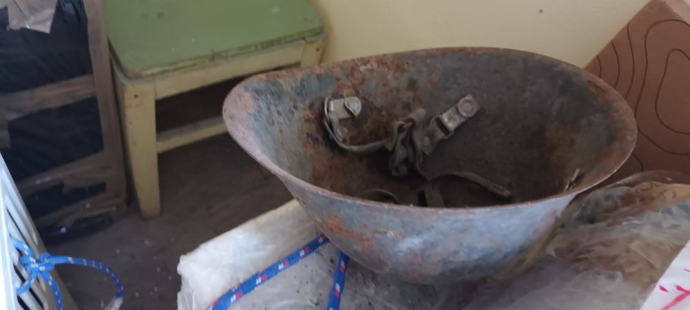 Casca militara de armata veche . .