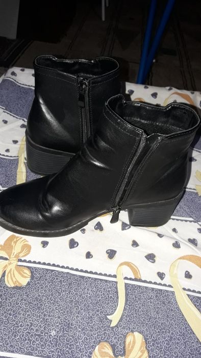 Продам  женские  полу  сапожки