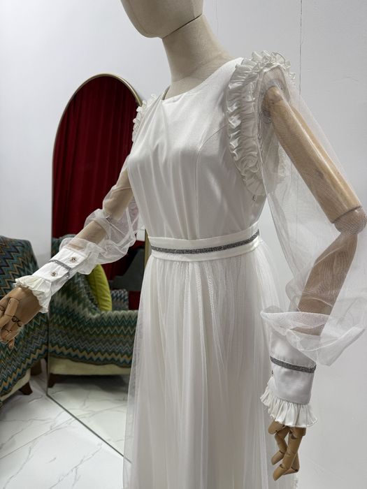 Нежное белое платье