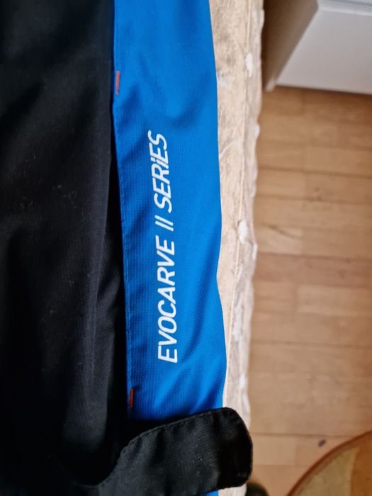 Vand geaca Wedze marime 142 sau 10 ani